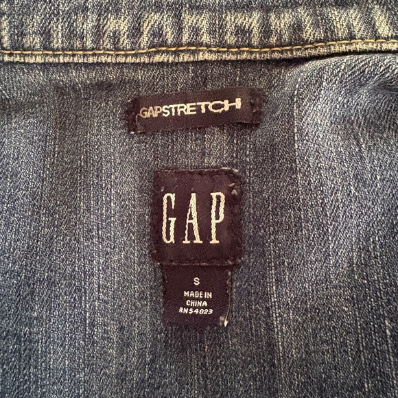 Gap Distressed Denim Jean Jacket Women’s Small - Picture 3 of 3